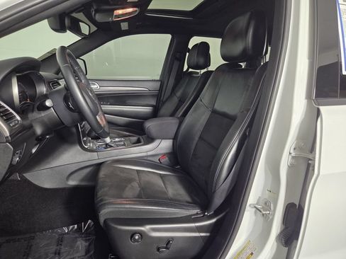 Used 2019 Jeep Grand Cherokee Altitude RWD image 11