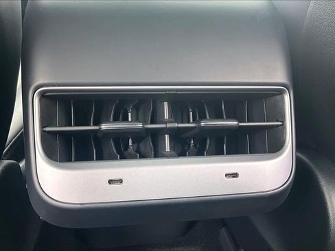 Used 2024 Tesla Model Y Long Range image 34