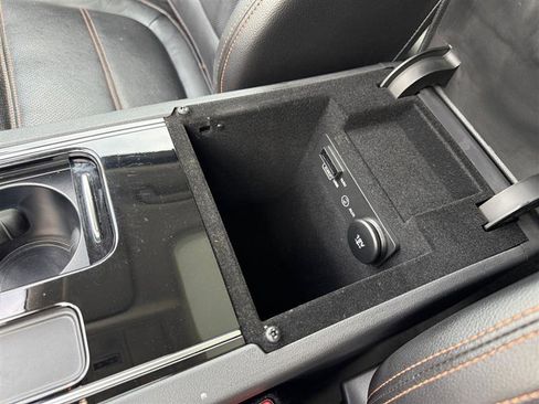 Used 2018 Jaguar F-PACE Prestige image 29