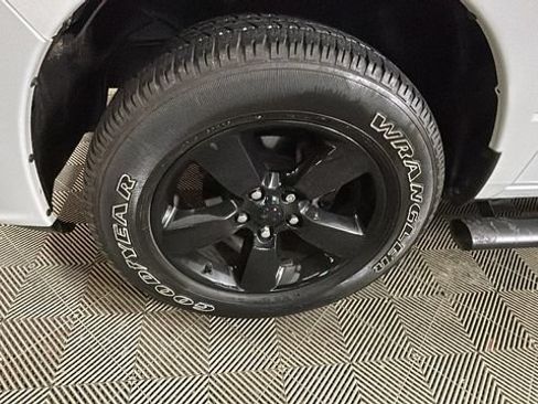 Used 2023 RAM 1500 Express w/ Wheel & Sound Group AWD/4WD image 9