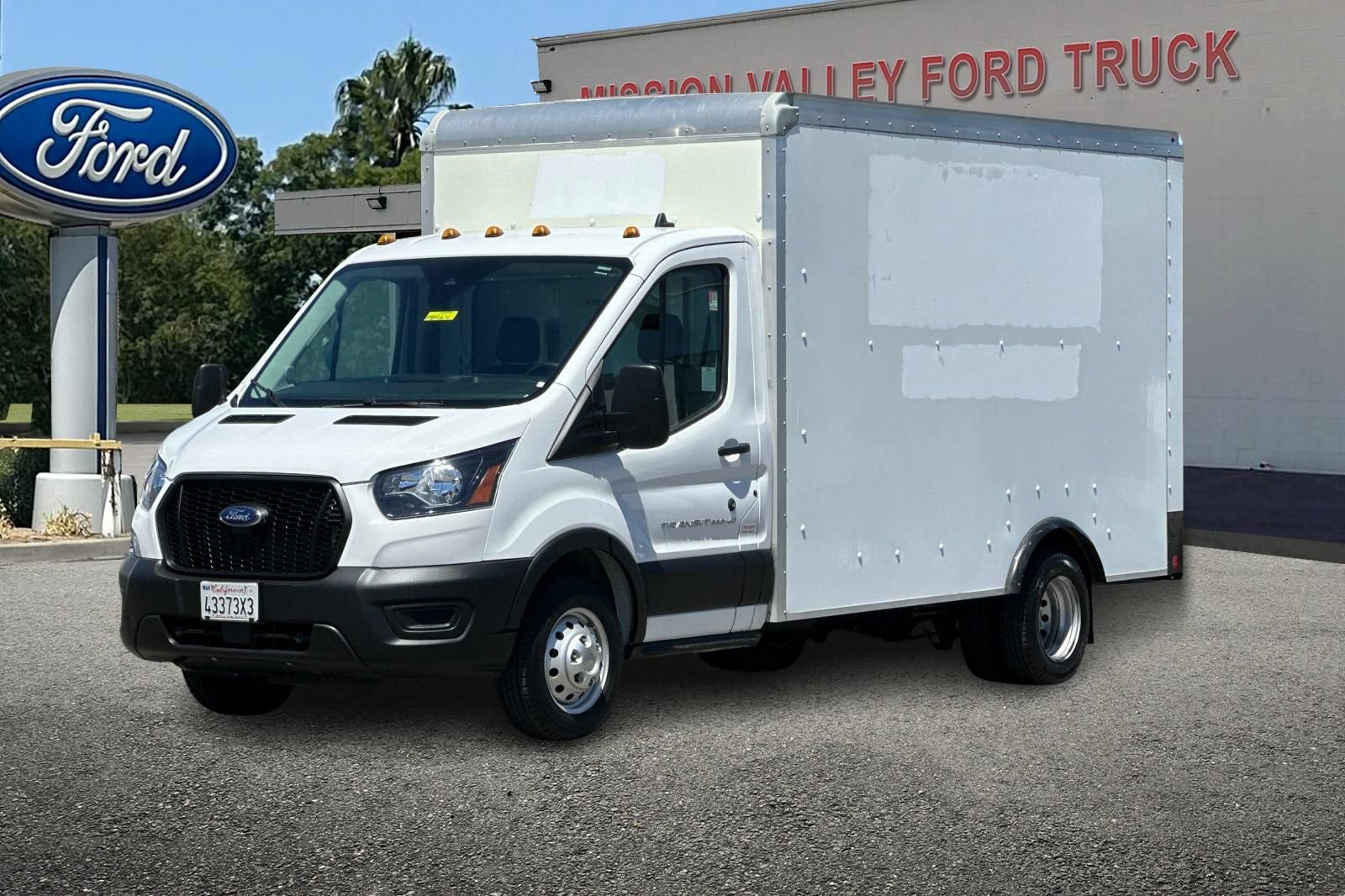 Used 2023 Ford Transit 350 DRW RWD image 8