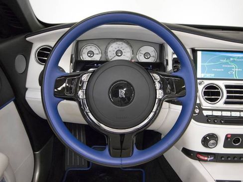 Used 2017 Rolls-Royce Dawn image 32