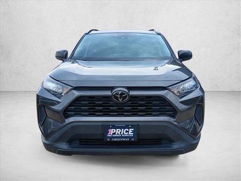 Used 2021 Toyota RAV4 LE FWD image 2