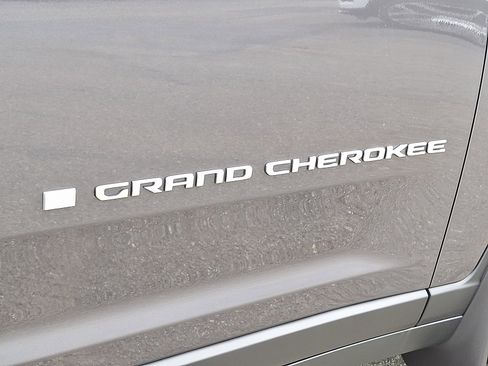 New 2025 Jeep Grand Cherokee Laredo w/ MOPAR Finishing Package image 13