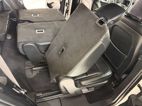Used 2020 Ford Explorer XLT w/ Equipment Group 202A RWD image 28
