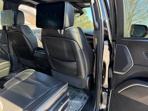 Used 2021 Cadillac Escalade Premium Luxury image 19