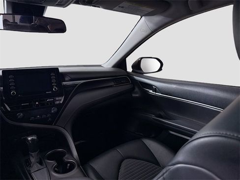 Used 2021 Toyota Camry SE image 21