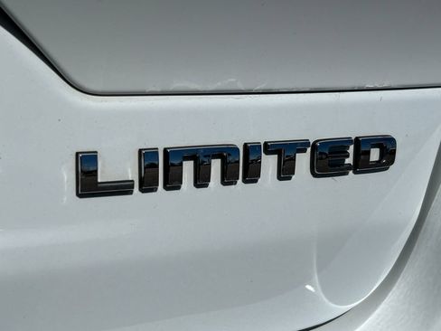 Used 2023 Jeep Grand Cherokee Limited AWD/4WD image 25
