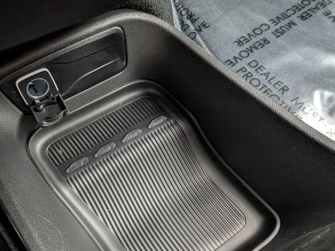 New 2026 Chrysler Pacifica Select image 30