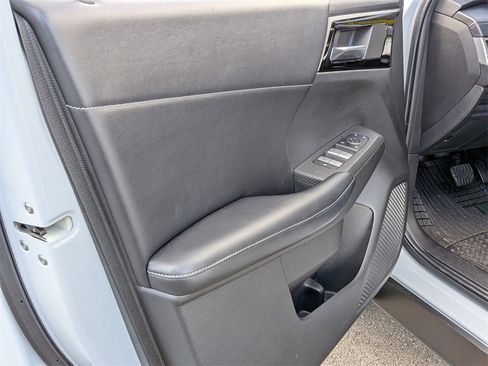 Used 2022 Mitsubishi Outlander SE image 18