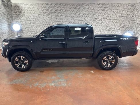 Used 2019 Toyota Tacoma TRD Sport RWD image 4