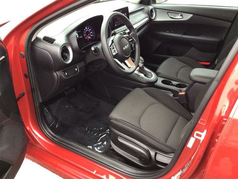 Used 2023 Kia Forte LXS image 9