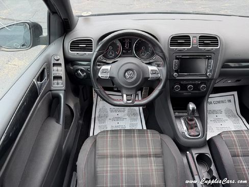 Used 2011 Volkswagen Golf 4-Door FWD image 17