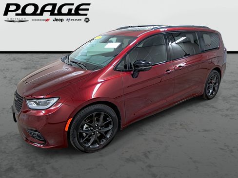 Used 2023 Chrysler Pacifica Limited w/ S Appearance Package image 1