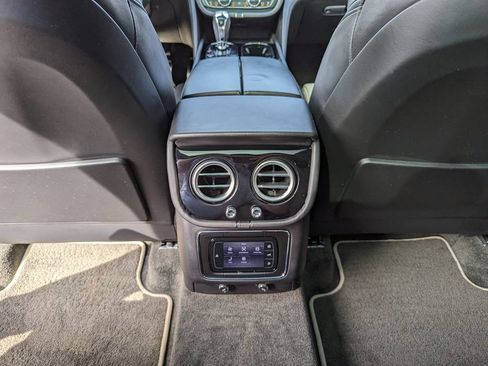 Used 2018 Bentley Bentayga AWD/4WD image 40