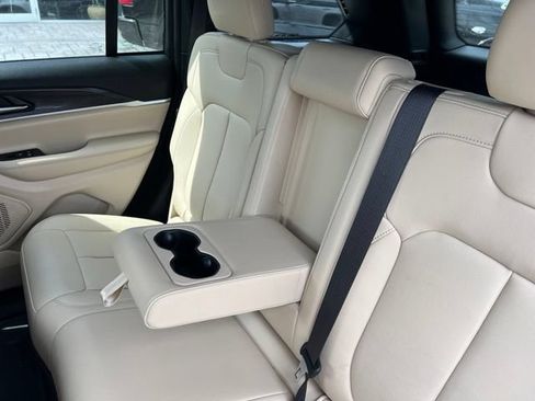 Certified 2023 Jeep Grand Cherokee Limited AWD/4WD image 24