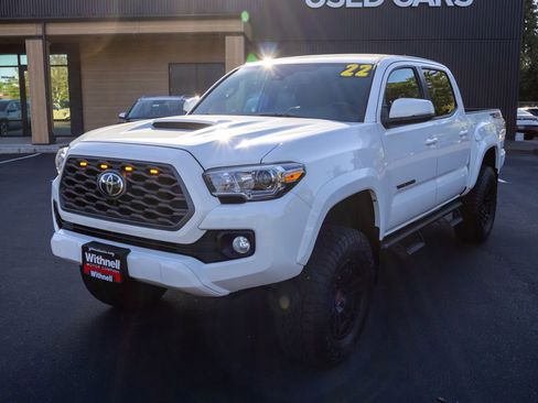 Used 2022 Toyota Tacoma TRD Sport AWD/4WD image 3