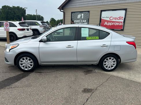 Used 2019 Nissan Versa SV FWD image 8
