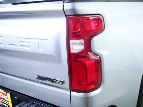 Used 2024 Chevrolet Silverado 1500 ZR2 w/ Technology Package AWD/4WD image 17