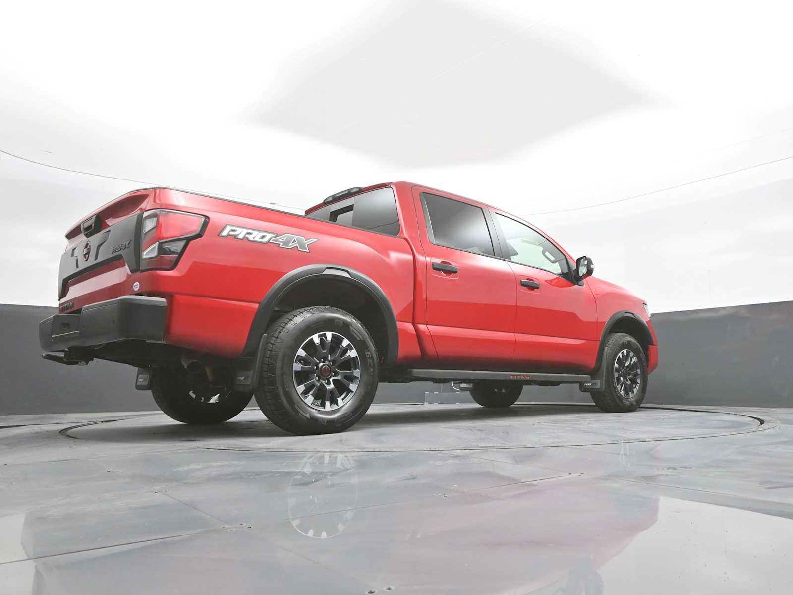 Used 2024 Nissan Titan PRO-4X w/ Pro-4x Convenience Package AWD/4WD image 29