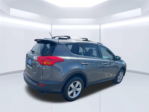Used 2015 Toyota RAV4 XLE FWD image 5