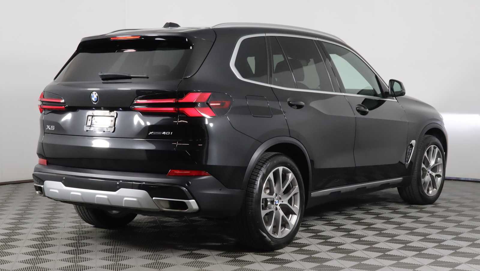 Used 2024 BMW X5 xDrive40i w/ Premium Package AWD/4WD image 6