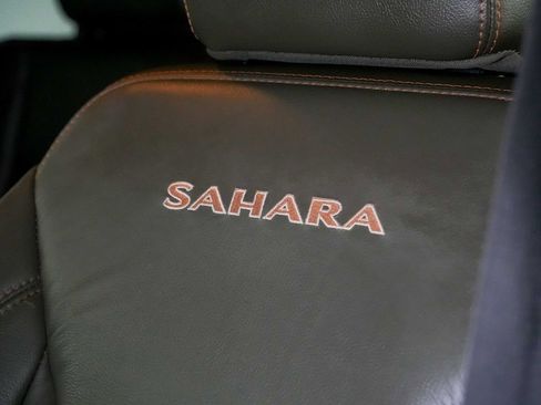 Used 2017 Jeep Wrangler Unlimited Sahara w/ Connectivity Group AWD/4WD image 22