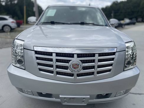 Used 2013 Cadillac Escalade Luxury AWD/4WD image 2