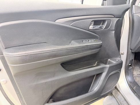 Used 2018 Honda Ridgeline Sport image 9