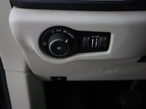 Used 2020 Chrysler Pacifica Touring-L image 35