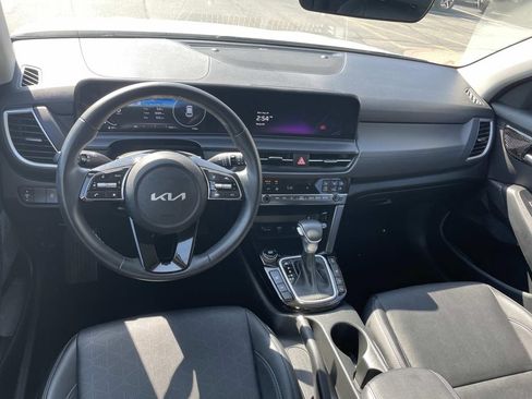 Used 2025 Kia Seltos EX w/ EX Sunroof Package AWD/4WD image 15