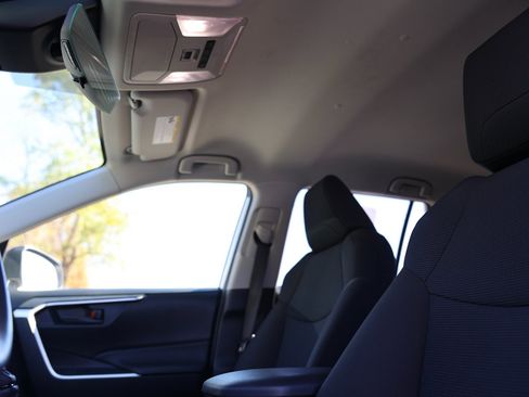 Used 2022 Toyota RAV4 LE image 21