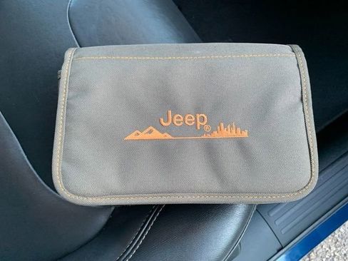 Used 2018 Jeep Cherokee Limited AWD/4WD image 13