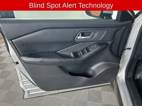 Used 2025 Nissan Rogue SV AWD/4WD image 10