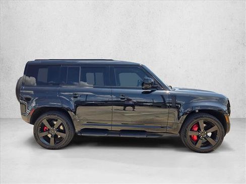 Certified 2026 Land Rover Defender 110 X-Dynamic SE AWD/4WD image 4