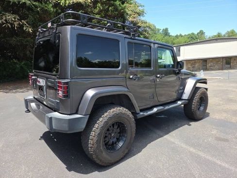 Used 2017 Jeep Wrangler Unlimited Sahara w/ Dual Top Group AWD/4WD image 13