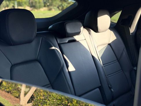 Used 2023 Porsche Cayenne image 28