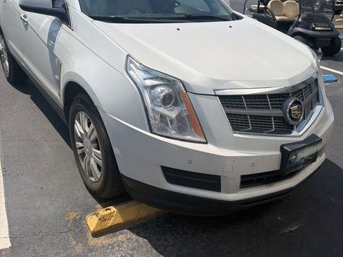 Used 2011 Cadillac SRX Luxury FWD image 3