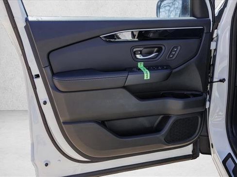 New 2025 Honda Pilot Touring image 12