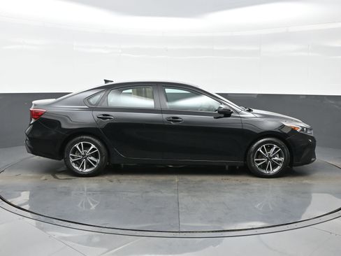 Used 2023 Kia Forte LXS w/ LXS Technology Package FWD image 7