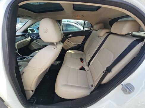 Used 2020 Mercedes-Benz GLA 250 w/ Convenience Package image 18