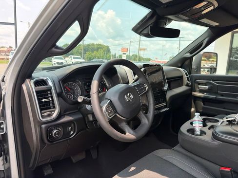 Used 2026 RAM 2500 Big Horn AWD/4WD image 4