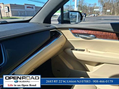 Used 2018 Cadillac XT5 Luxury w/ Driver Awareness Package image 10