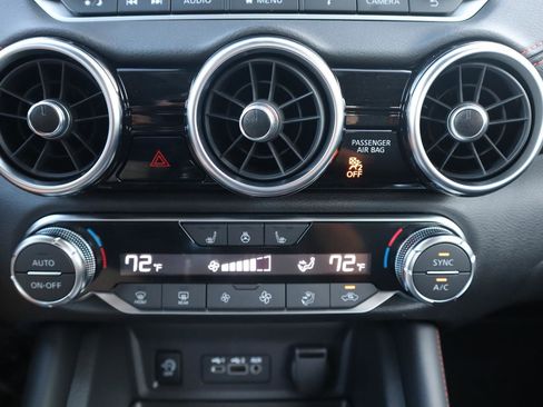 Used 2025 Nissan Sentra SR w/ SR Premium Package image 30