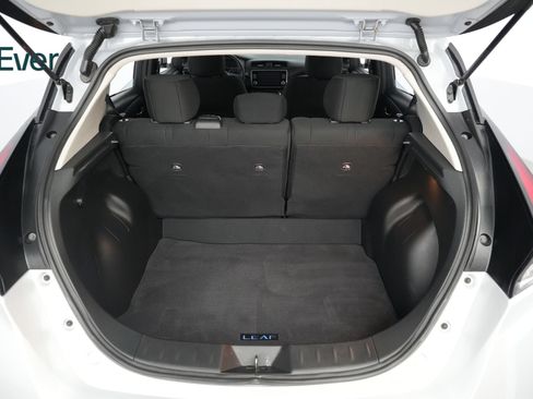 Used 2025 Nissan Leaf S FWD image 8