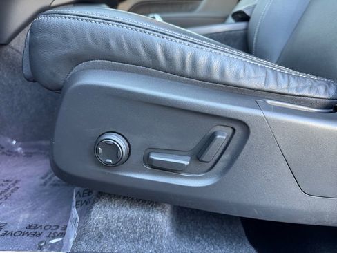 Certified 2025 Volvo XC40 B5 Plus image 27