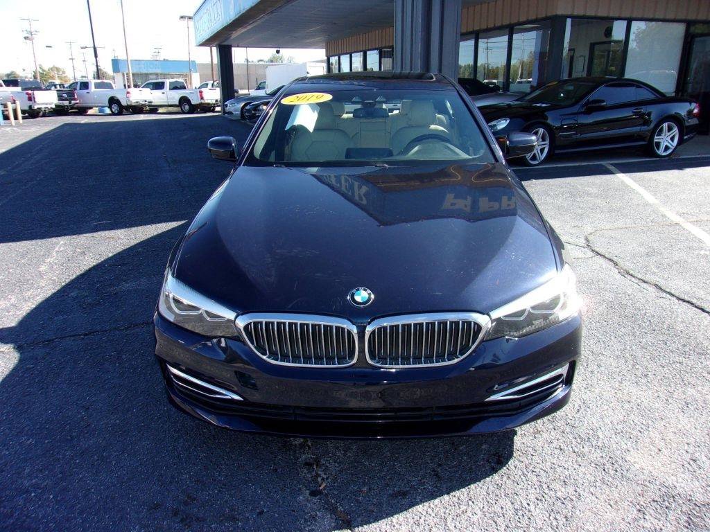 Used 2019 BMW 530e w/ Luxury Package RWD image 3