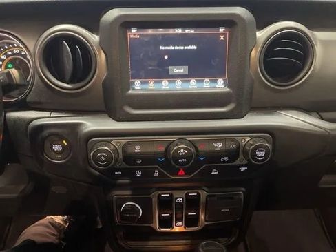 Used 2021 Jeep Gladiator Sport image 17