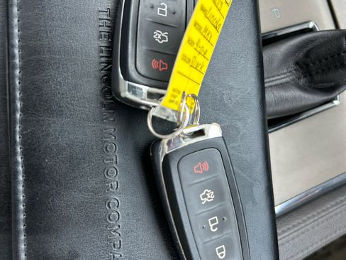 Used 2013 Lincoln MKX AWD image 20