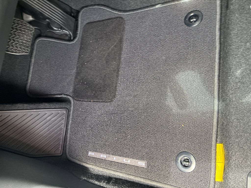 New 2026 Toyota Prius Plug-In Hybrid FWD image 34